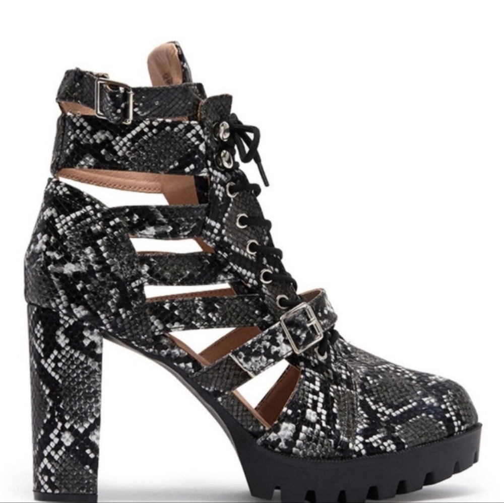 NWB Chase & Chloe Black Snake Boots